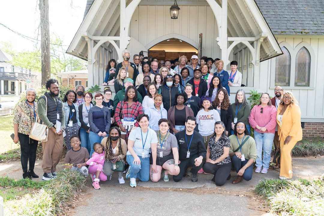 Werk The Lege training group picture Crowd of people smiling