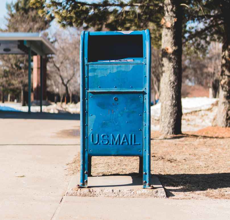 A picture of a blue mailbox. Photo taken by Alex Perz.